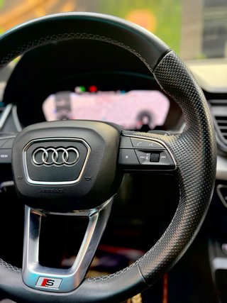 AUDI Q5 SPORTBACK ( S-LINE + BLACK LINE )