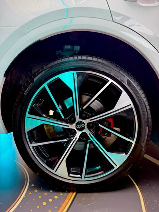 AUDI Q5 SPORTBACK ( S-LINE + BLACK LINE )