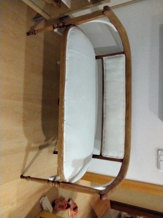 Sillón antiguo madera tapizado blanco