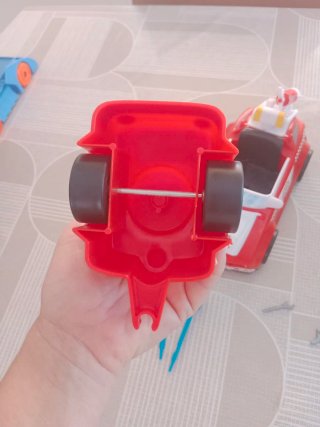 Coche de bomberos con accesorios