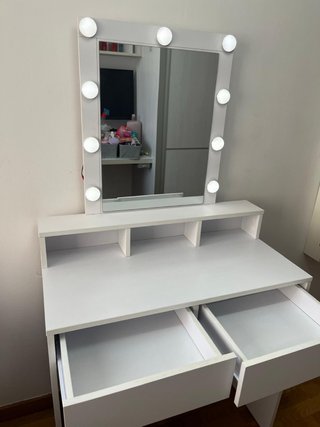 Tocador blanco con espejo y luces LED