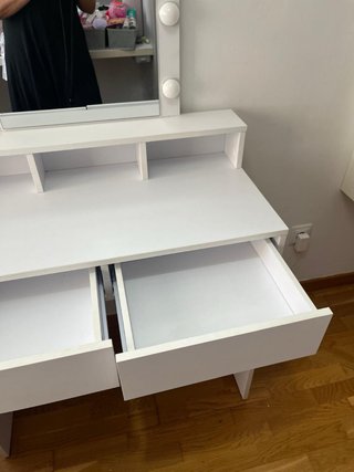 Tocador blanco con espejo y luces LED