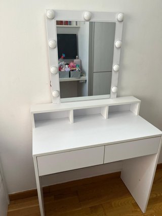 Tocador blanco con espejo y luces LED