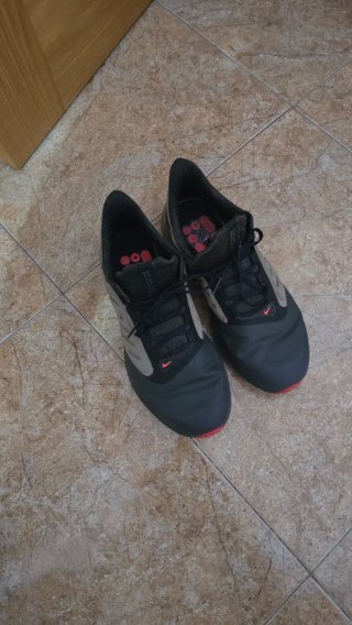 Zapatillas Nike Beige y Negro