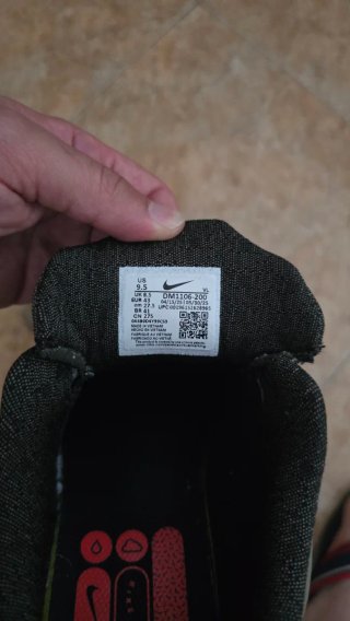 Zapatillas Nike Beige y Negro