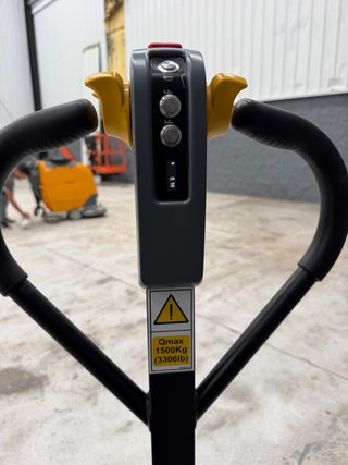 Transpaleta eléctrica frutera YALE MPC15 1.500kg