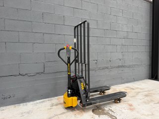 Transpaleta eléctrica frutera YALE MPC15 1.500kg