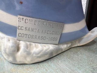 Figura de porcelana niña con cesta