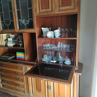 Mueble de comedor madera y cristal