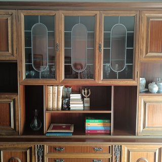 Mueble de comedor madera y cristal