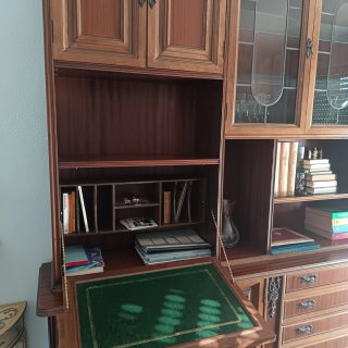 Mueble de comedor madera y cristal