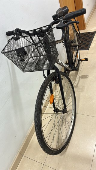 Bicicleta BTWIN 29 nera con cestino