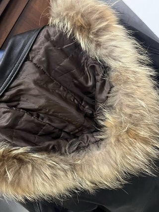 Cappotto in pelle con cappuccio
