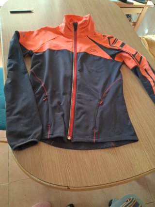 Chaqueta deportiva Kalenji T.XS y camiseta