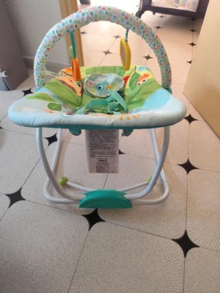 Balancín infantil con juguetes