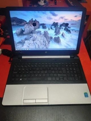 Portátil HP 350 G1 (visagra y pantalla mal)