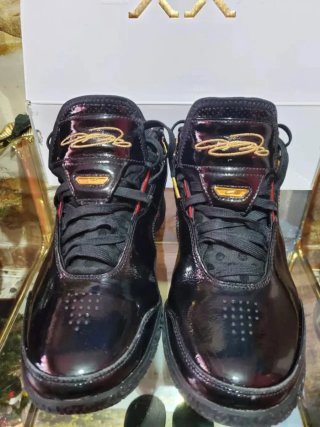 Nike Zapatillas Negras y Doradas