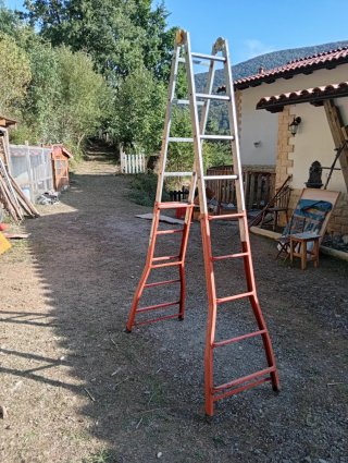 Escalera metálica plegable