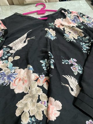 Blusa floral negra y rosa Talla L