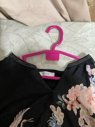 Blusa floral negra y rosa Talla L