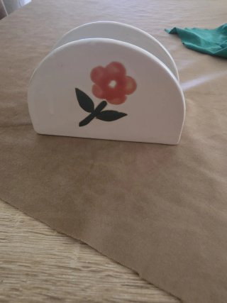 Portatovaglioli in ceramica con fiore