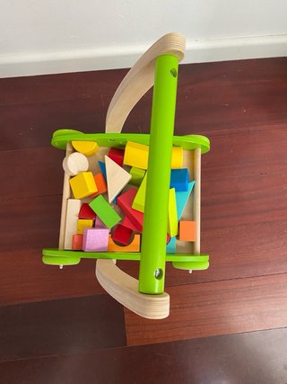Correpasillos de madera con bloques