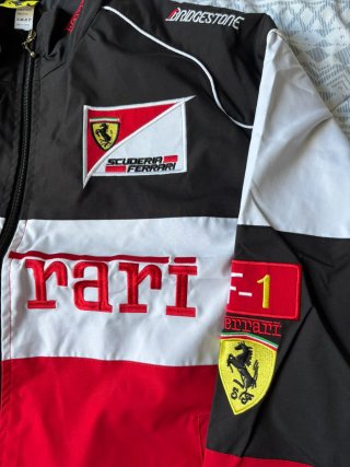 Chaqueta Ferrari Talla M Parches Bordados