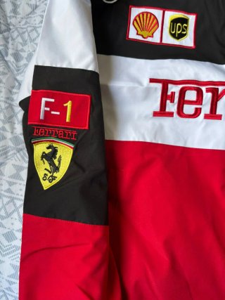 Chaqueta Ferrari Talla M Parches Bordados
