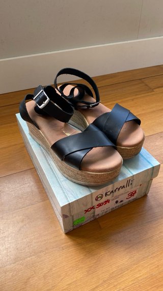 Sandalias cuña Karralli negras talla 37