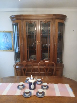 Vitrina comedor madera y cristal