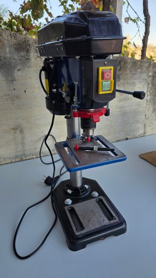 Taladro de columna Scheppach DP16VLS con láser