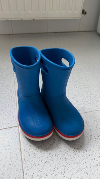 Botas de agua Crocs niño azul y rojo