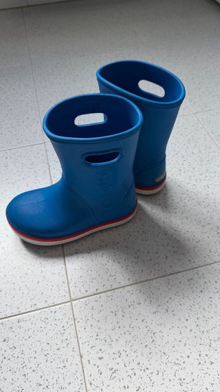 Botas de agua Crocs niño azul y rojo