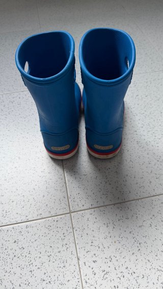 Botas de agua Crocs niño azul y rojo