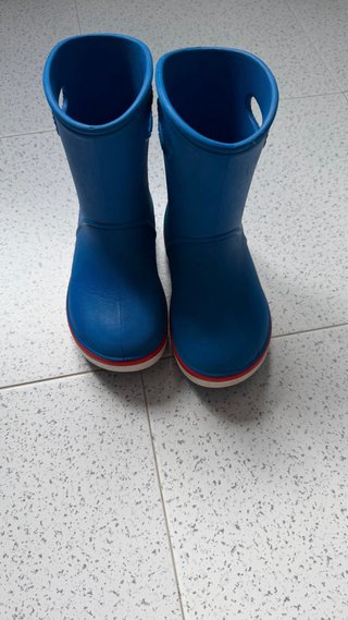 Botas de agua Crocs niño azul y rojo