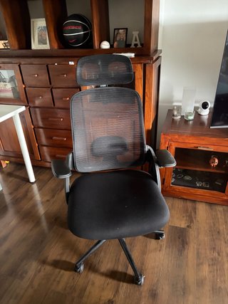Silla de oficina ergonómica negra