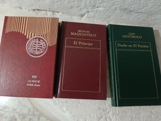 Tres colecciones de libros