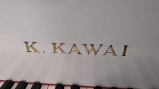 Piano de media cola Kawai blanco
