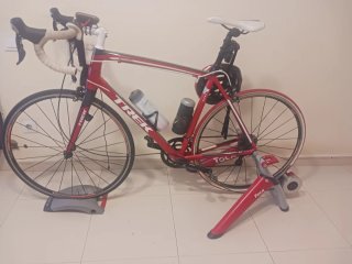 Bicicleta Trek Madonne 2.1 con rodillo
