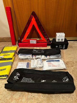 Baliza V16 BMW + Kit Seguridad