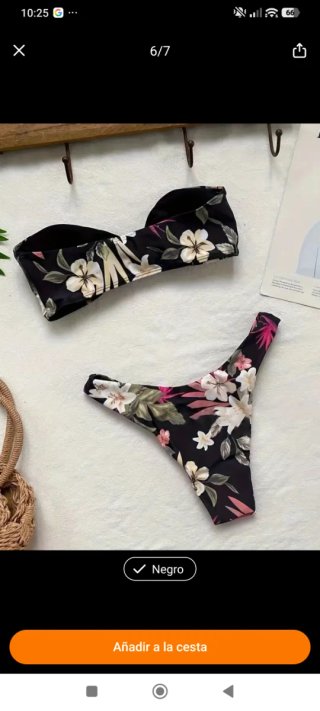 Bikini estampado floral negro y rosa.