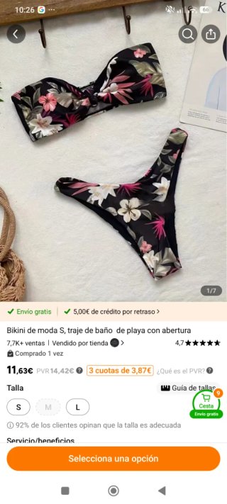 Bikini estampado floral negro y rosa.