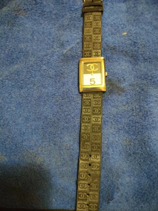 Reloj Chanel Cuadrado Negro y Dorado