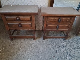 Coppia di Comodini in Legno Rustico
