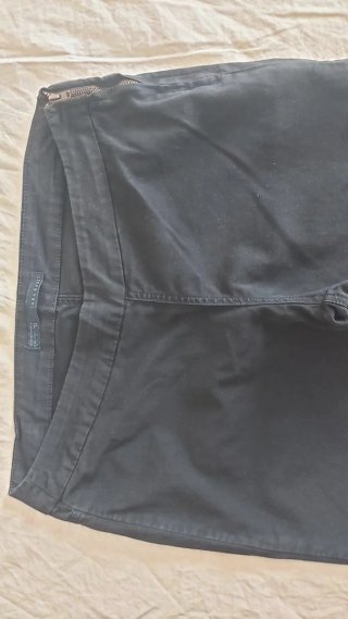 Pantalón pitillo Zara negro denim
