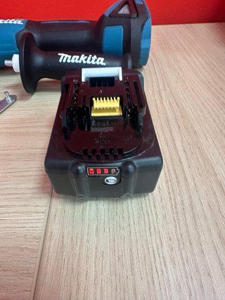 Radial Makita DGA4040 + Batería 18V