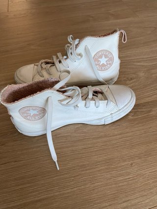 Zapatillas altas blancas con forro rosa