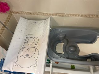 Bañera para bebé sobre bañera