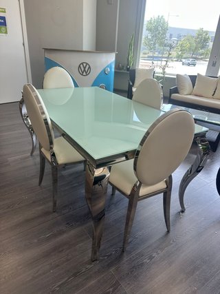 Mesa de cristal y 4 sillas