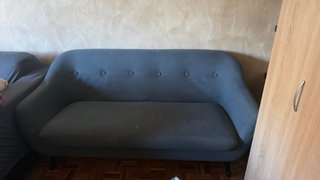 Sofá de tela gris